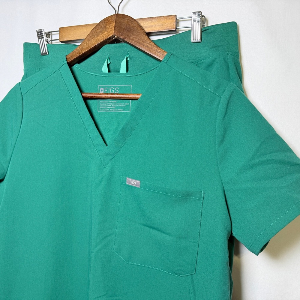 FIGS Women Green Scrub Set Casala One-Pocket Top Zamora Jogger Pants Medium